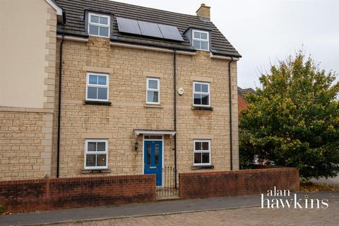 4 bedroom semi-detached house for sale, Dior Drive, Royal Wootton Bassett