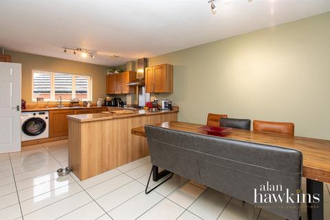 9 Dior Drive, Royal Wootton Bassett, Swindon, SN4 7FQ
