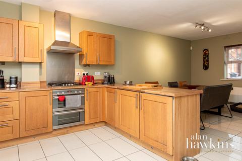 9 Dior Drive, Royal Wootton Bassett, Swindon, SN4 7FQ