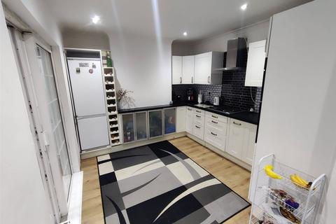 74 Beechwood Avenue, Wolverhampton, WV11 1DT