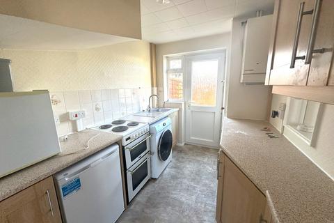 2 bedroom terraced house to rent, Stuart Way, Staines-upon-Thames, TW18