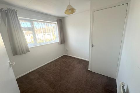 2 bedroom terraced house to rent, Stuart Way, Staines-upon-Thames, TW18