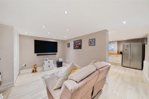 4 bedroom end of terrace house for sale, Easton Square, Portland