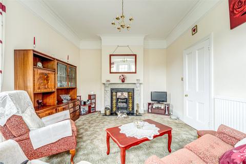 2 bedroom flat for sale, Cissbury Road, Worthing, West Sussex, BN14