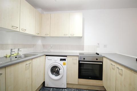 2 bedroom maisonette to rent, Hyde Heath Court, Crawley