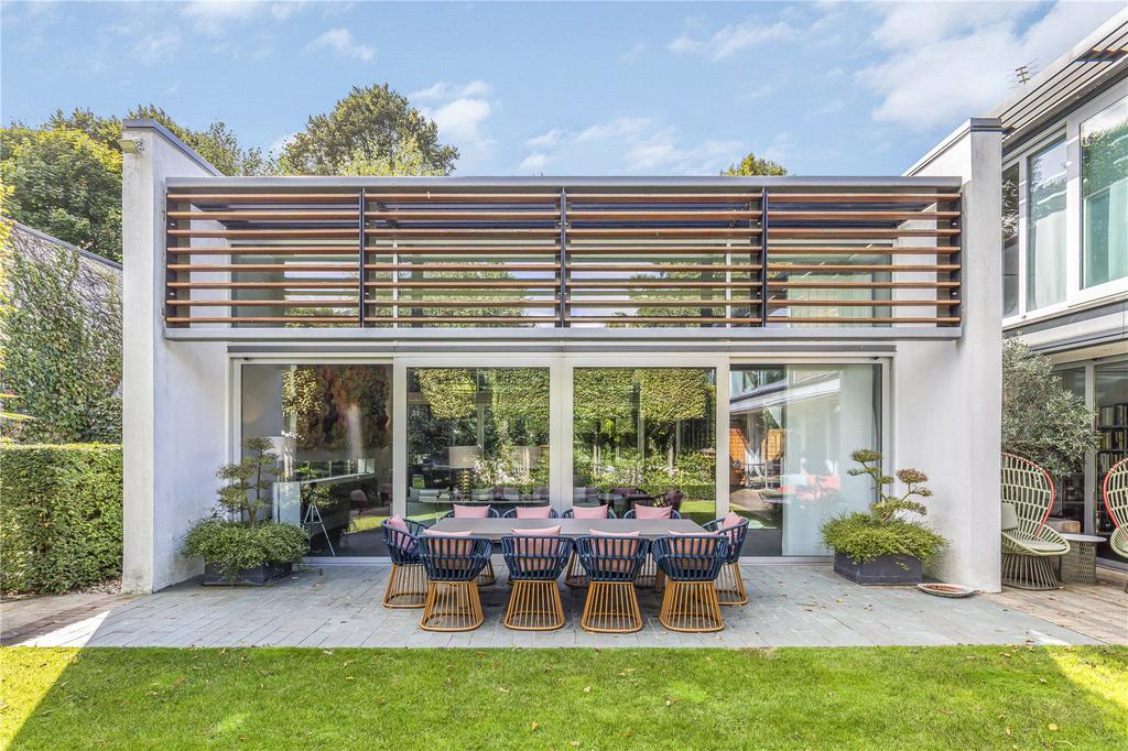 Garden Dining
