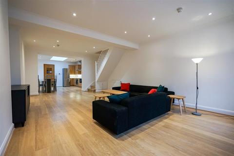 2 bedroom property to rent, Stucley Place, Camden Town, NW1