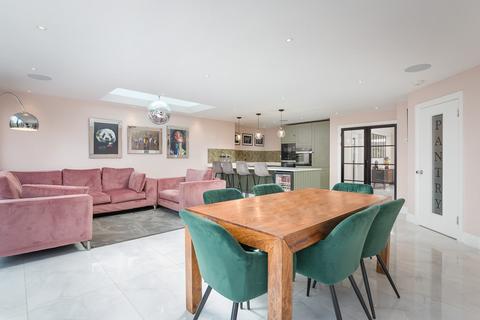 12 Read Road, Ashtead, KT21 2HS
