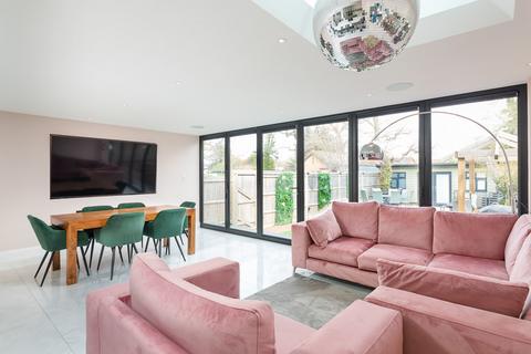 12 Read Road, Ashtead, KT21 2HS