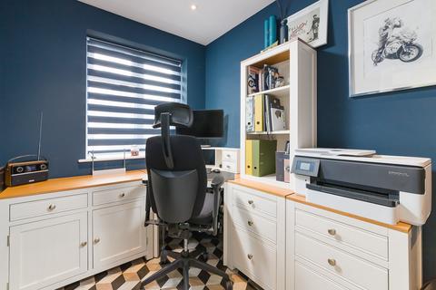 12 Read Road, Ashtead, KT21 2HS