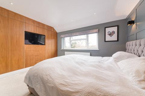 12 Read Road, Ashtead, KT21 2HS