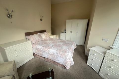 1 bedroom in a house share to rent, Chine Crescent, Bournemouth, BH2