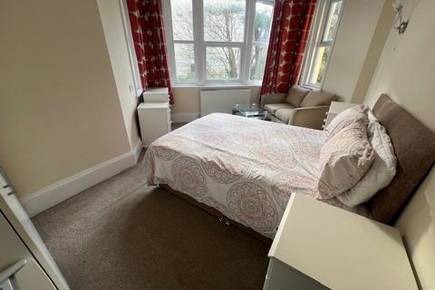 1 bedroom in a house share to rent, Chine Crescent, Bournemouth, BH2