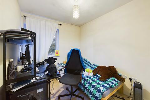73 Awebridge Way, Gloucester, GL4 4FP