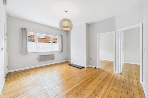 2 bedroom flat for sale, East Street, Abington, NN1 5JZ