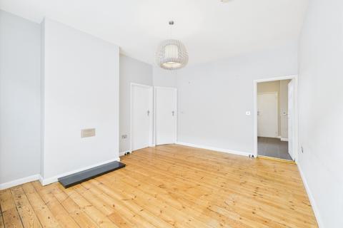 2 bedroom flat for sale, East Street, Abington, NN1 5JZ