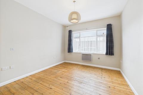 2 bedroom flat for sale, East Street, Abington, NN1 5JZ