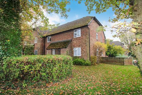 1 bedroom maisonette for sale, Vesey Close,  Farnborough , GU14