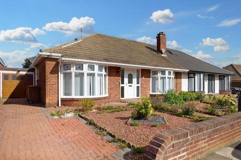 3 bedroom bungalow to rent, Solway Avenue, Cullercoats