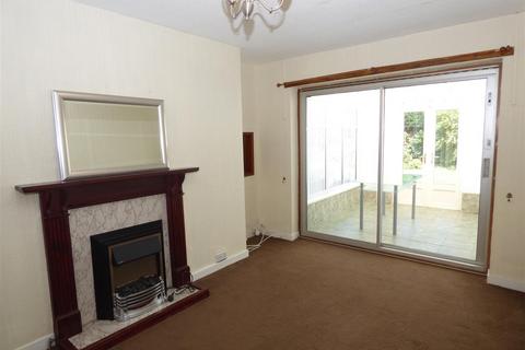 3 bedroom bungalow to rent, Solway Avenue, Cullercoats