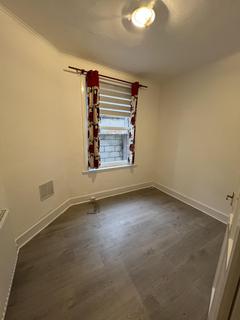 2 bedroom flat to rent, London, N9