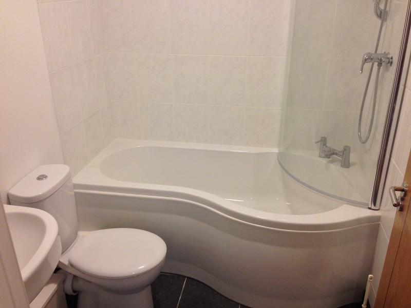 Hb6 Z0cd DAk GOSmkhq5iqf Abathroom.jpg