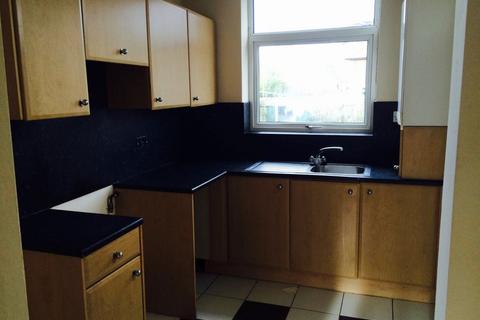 3 bedroom terraced house to rent, Monmouth Road, Blackburn