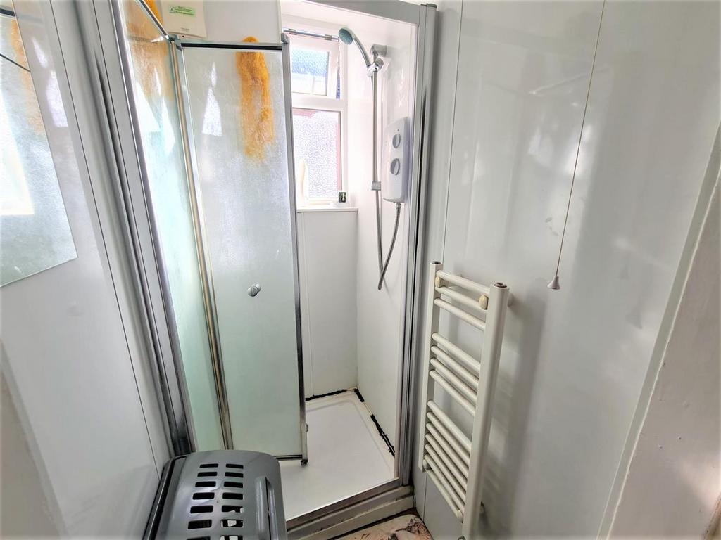 Shared Single Shower Room