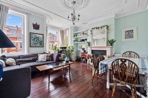 3 bedroom flat for sale, Carysfort Road, London, N16