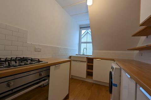 3 bedroom flat to rent, Westbourne Gardens, Folkestone, CT20