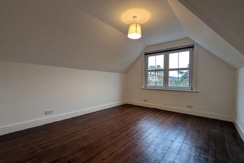 3 bedroom flat to rent, Westbourne Gardens, Folkestone, CT20