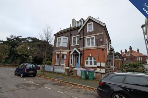 3 bedroom flat to rent, Westbourne Gardens, Folkestone, CT20