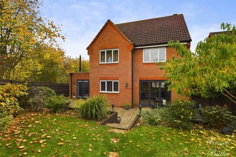 4 bedroom detached house for sale, Foxglove Close, Buckingham