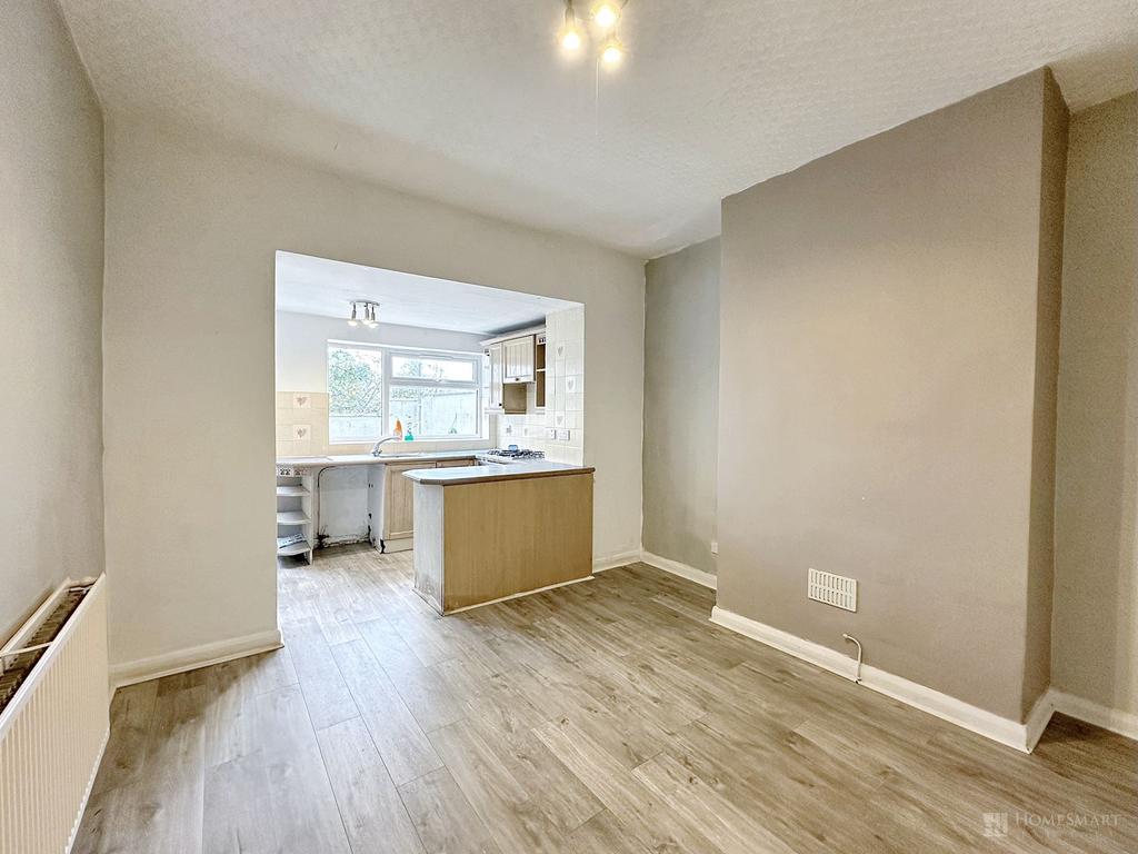 Dining Room to kitchen