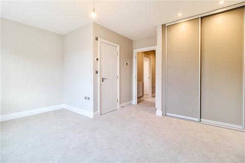 4 bedroom end of terrace house for sale, Beechcroft Close, Staines-upon-Thames, Surrey