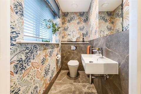 4 bedroom end of terrace house for sale, 7 Beechcroft Close, Staines-upon-Thames, Surrey