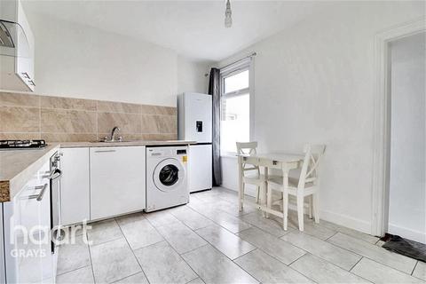 3 bedroom terraced house to rent, London Road, Grays RM20