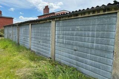 Garage for sale, Green Close, Stone