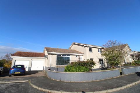 5 bedroom detached house to rent, Glascairn Avenue, Portlethen, AB12