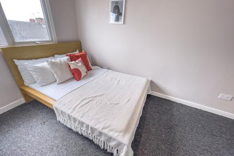 5 bedroom terraced house to rent, Cotswold Street, L7 2PY,
