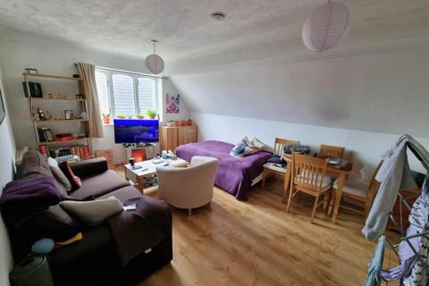 1 bedroom flat to rent, Wells Court, Longfield Drive, CR4