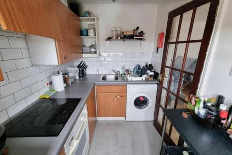 1 bedroom flat to rent, Wells Court, Longfield Drive, CR4