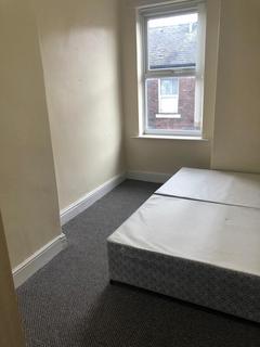 3 bedroom terraced house to rent, Upper Gloucester Street, Salford M6