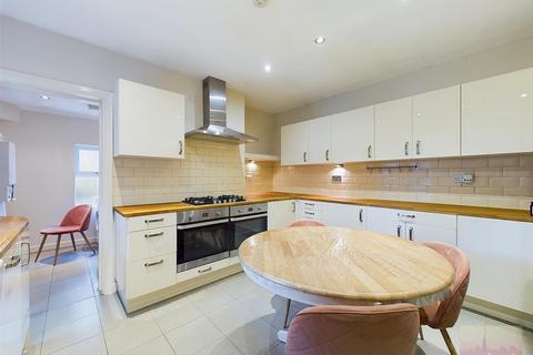 2 bedroom flat to rent, Mount Park Avenue, Harrow on the Hill