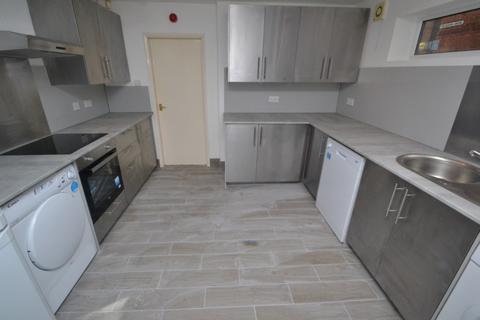 4 bedroom semi-detached house to rent, Mettham Street, Nottingham NG7