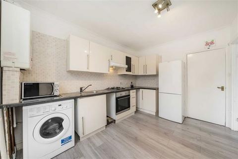 3 bedroom flat for sale, Endwell Road, London SE4