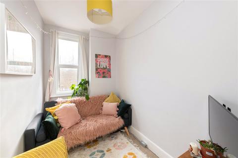 2 bedroom apartment to rent, Glengall Road, London NW6