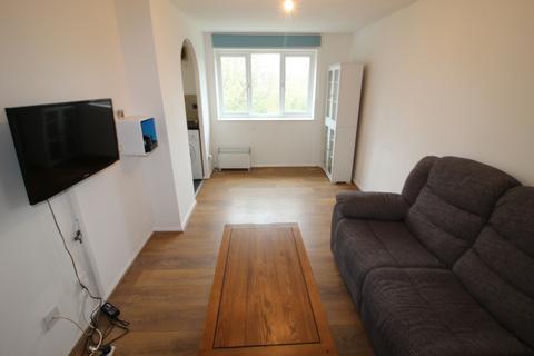 1 bedroom flat to rent, Percy Gardens, Worcester Park KT4