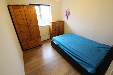 1 bedroom flat to rent, Percy Gardens, Worcester Park KT4