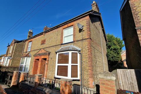 3 bedroom semi-detached house to rent, Hamlet Road, Chelmsford